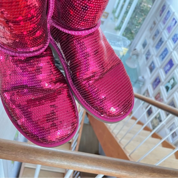 Ugg Classic short Hot Pink Sequins Boots - Picture 3 of 8